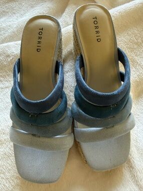 Torrid 9.5W Blue Gradient Suede Espadrille Slides